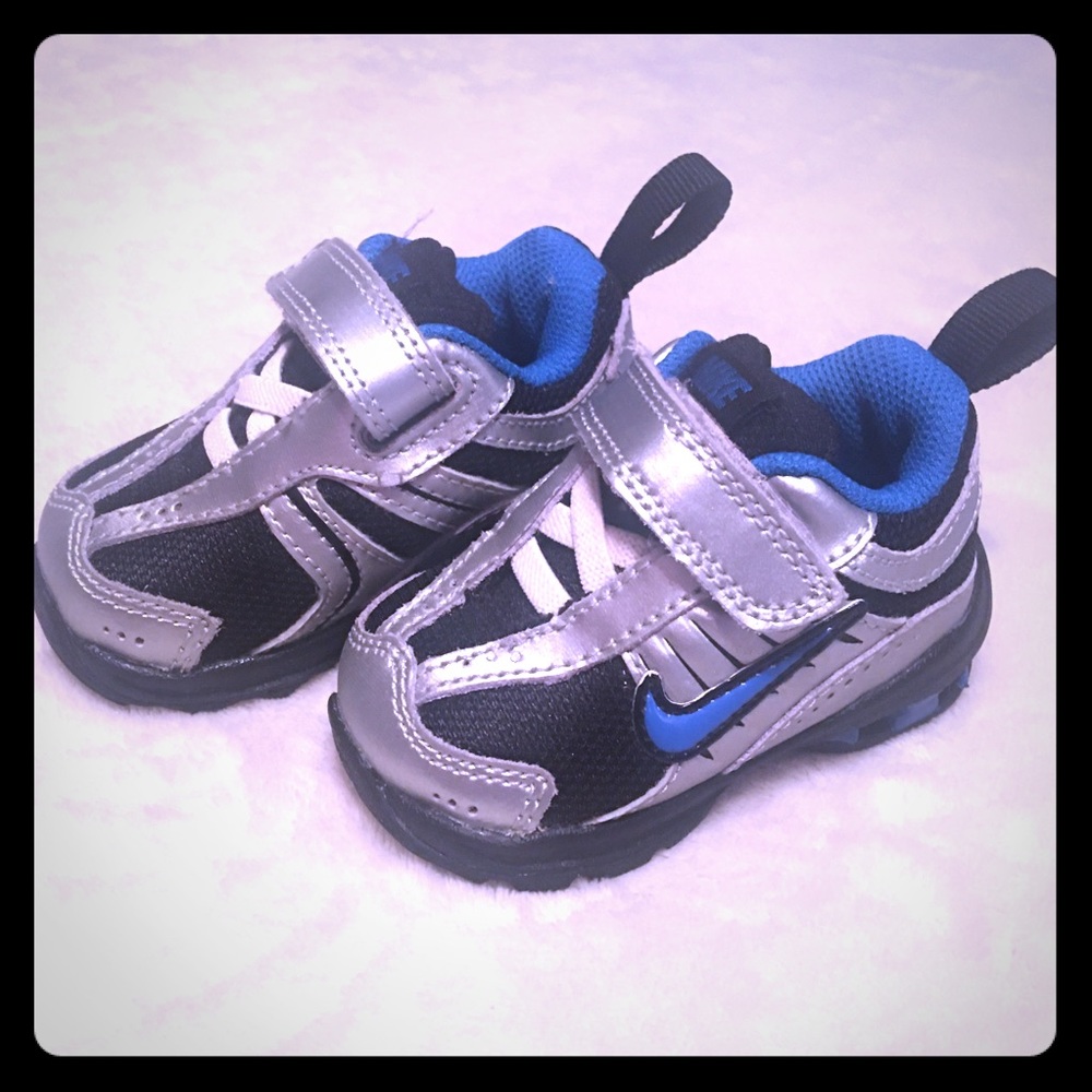 Toddler Nike Sneakers (Sz 2)